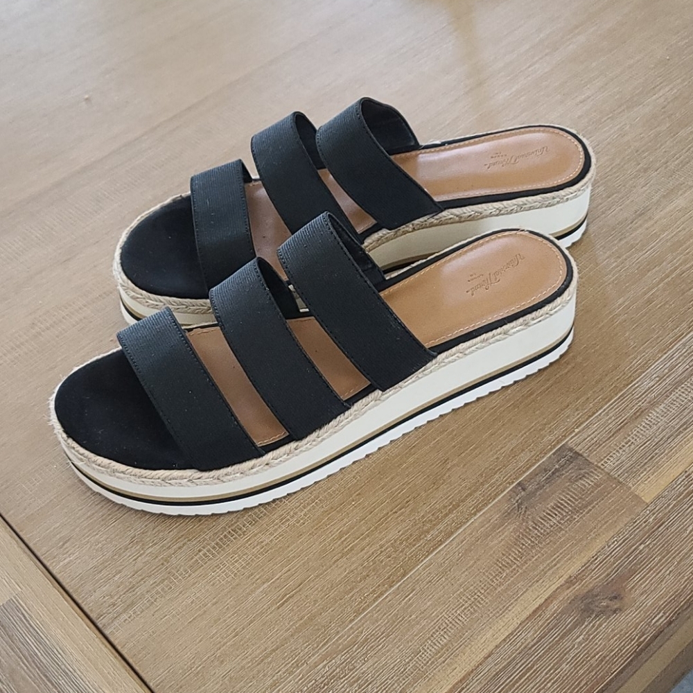 Universal threat sandals